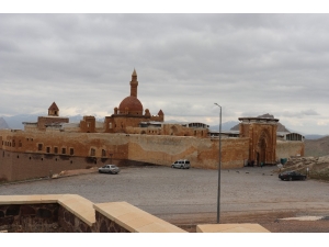 İshak Paşa Sarayı Korona Virüs Tedbirleri Kapsamında Ziyaretçilere Kapatıldı