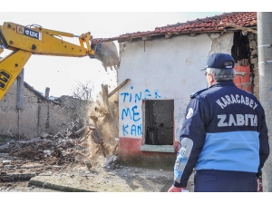 Karacabey’de Tehlike Arz Eden Metruk Binalar Yıkılıyor
