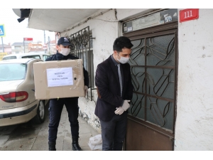 Bağcılar’da Evden Çıkamayan Yaşlıların İhtiyaçları Karşılanıyor