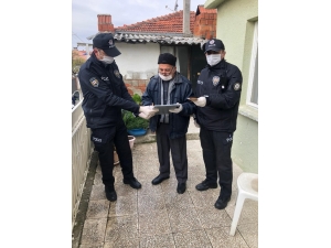 Burhaniye’de 65 Yaş Üstü Vatandaşların İhtiyacını Polis Karşılıyor