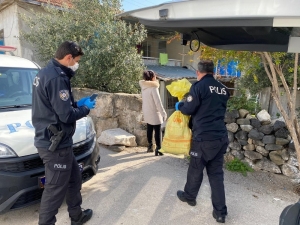 Yaşlı Vatandaşların İmdadına Polis Yetişti