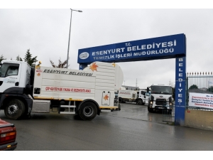 Esenyurt’ta Cadde Ve Sokaklar Korona Virüse Karşı Yıkanıyor