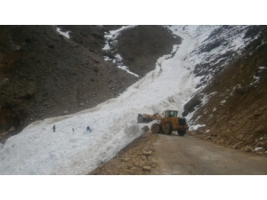 Batman’da Köy Yoluna Çığ Düştü