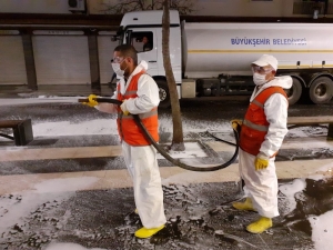 Diyarbakır Büyükşehir Belediyesi Cadde Ve Kaldırımları Tazyikli Su İle Yıkıyor