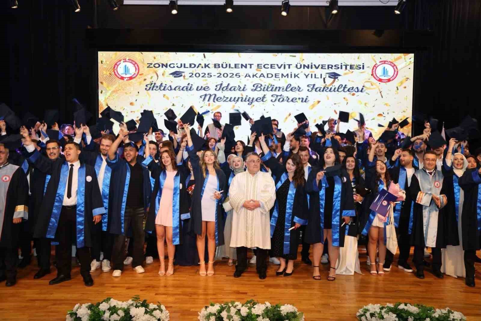 beun-da-gelecegin-yoneticileri-mezuniyet-coskusu-yasadi
