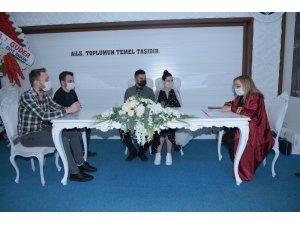 Nikahlar Maskeli Olarak Gerçekleştirilmeye Başlandı
