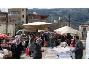 Uyarıları Dikkate Almayan Yaşlılar Pazarlara Akın Etti