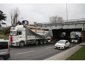 Unkapanı Köprüsü’nde Trafiği Kitleyen Kaza