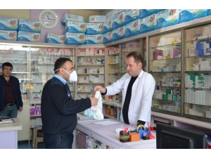 Yaşlı Vatandaşların İhtiyaçlarını Zabıta Ekipleri Karşıladı