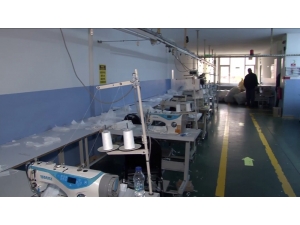 Sultanbeyli’de Polis Sahte Maske Üreten Bir İmalathaneye Operasyon Düzenledi. Operasyonda 1 Milyon Sahte Maske Ele Geçirildi.