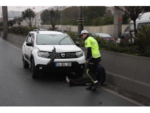 Yolun Karşısına Geçmeye Çalışan Bir Kişiye Otomobil Çarptı