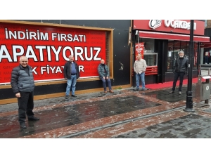 Düzceli Esnaflar 1 Metre Kuralına Uydu