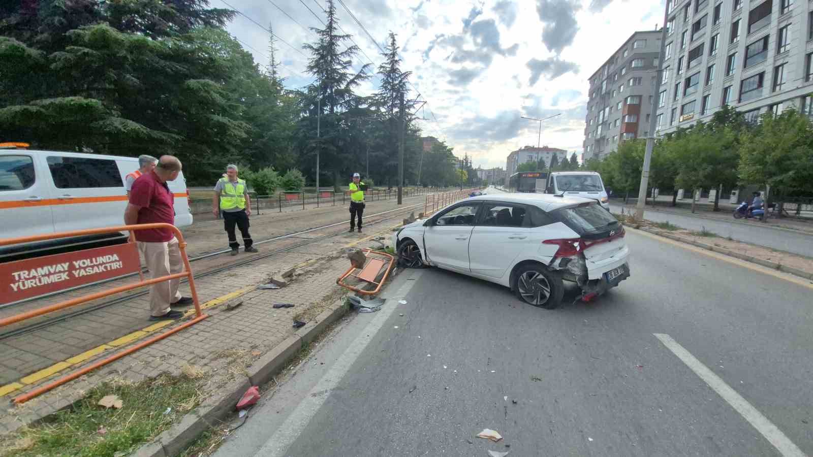 eskisehir-de-trafik-kazasi-anne-ve-4-yasindaki-kizi-yaralandi