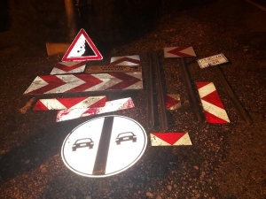 Yön Ve İşaret Levhalarını Çalanlar Yakalandı