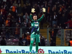 Muslera Kafa Karıştırdı!