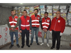 Kızılay Hijyen Ve Gıda Yardım Kolilerinini ‘Vefa Sosyal Destek Grubu’na Teslim Etti