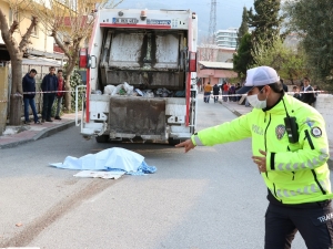Çöp Kamyonun Altında Kalan Yaşlı Adam Hayatını Kaybetti