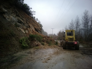 Türkeli’nin İki Köy Grup Yolunda Heyelan