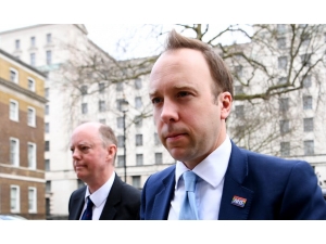 İngiltere Sağlık Bakanı Hancock: "250 Bin Gönüllü Arıyoruz"