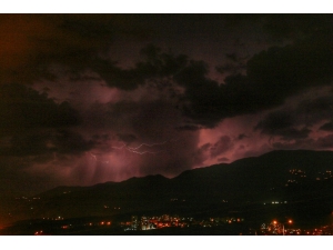 Hatay’da Şimşekler Geceyi Gündüze Çevirdi