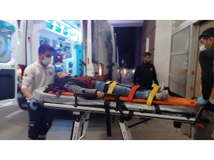 İki Otomobil Çarpıştı: 4 Yaralı