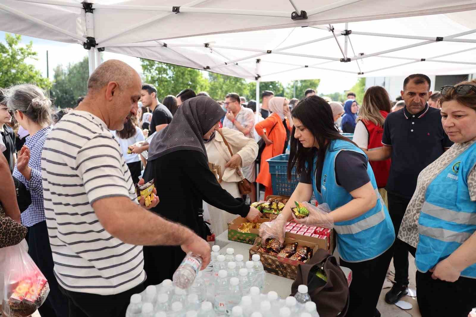 menemen-belediyesi-yks-de-de-ogrenci-ve-velilerin-yaninda