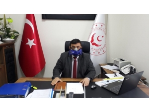 Daire Müdürü, Virüse Karşı Oksijen Maskesi İle Görevi Başında