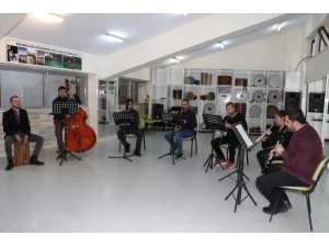 Büyükşehir Belediyesinden Evde Konser Keyfi