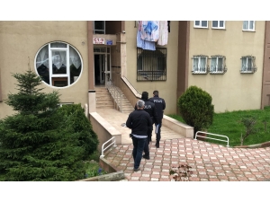 Tansiyon Hastası Kadını, Çocukları Evin Balkonunda Ölü Buldu