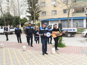 Zabıtadan Evden Çıkamayanlara Müzikli Moral