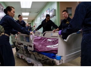 Trump, Usns Mercy Yüzen Hastane Gemisini Kaliforniya’ya Gönderdi