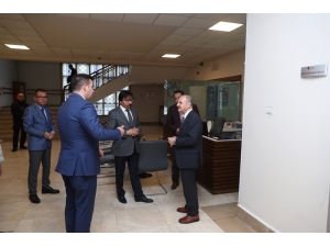 Vali Çakacak Vefa Sosyal Destek İletişim Merkezini Ziyaret Etti