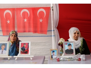 Hdp Önündeki Ailelerin Evlat Nöbeti 205’inci Gününde