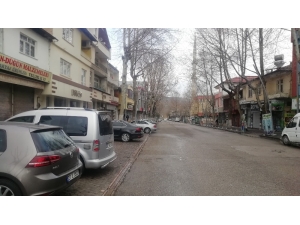 Gölbaşı İlçesinde Cadde Ve Sokaklar Boşaldı
