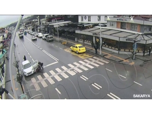 Yabancı Uyruklu Vatandaşları Taşıyan Otobüsün Kaza Anı Kameraya Yansıdı