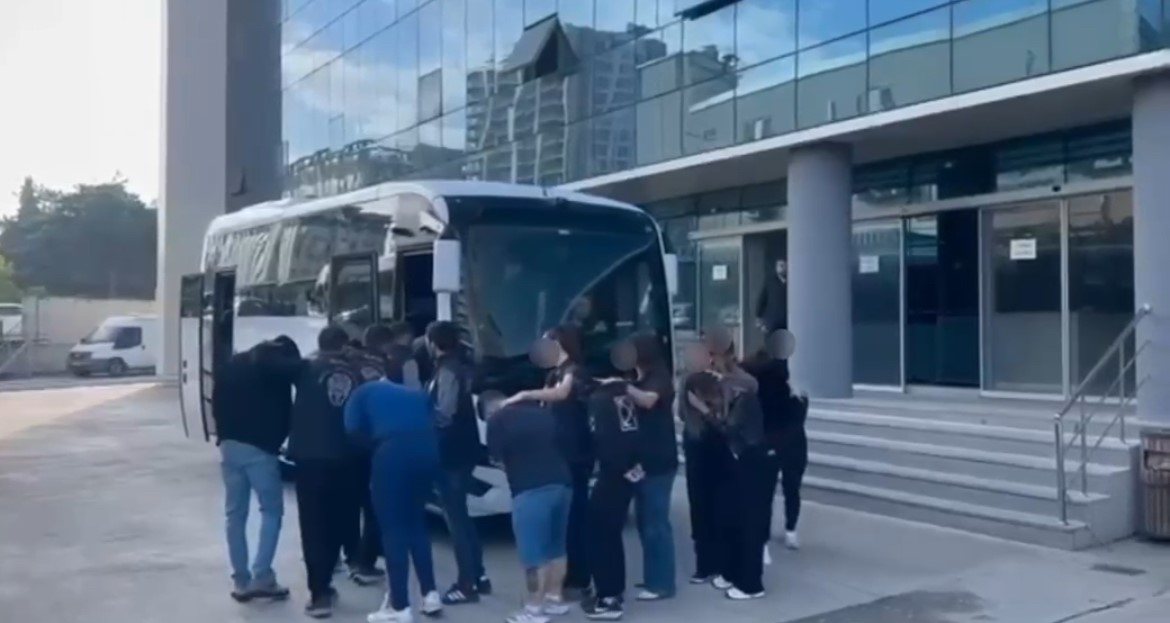 internette-kadin-kiligina-girip-evlilik-vaadiyle-kandirdilar-sonra-tehdit-ettiler