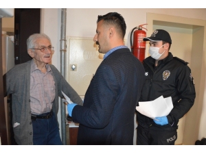 Maaşlarını Emniyet Mensupları Teslim Etti