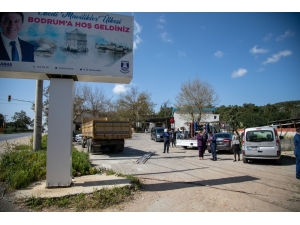 Görüntü Kirliliği İle Mücadele Eden Başkan Kendi Tabelasında Söktürdü