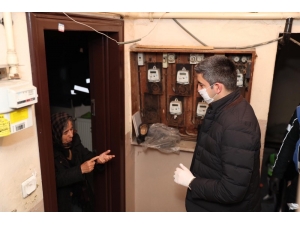 Başkan Gökhan Yüksel’den Yaşlı Vatandaşlara Kapıda Ziyaret