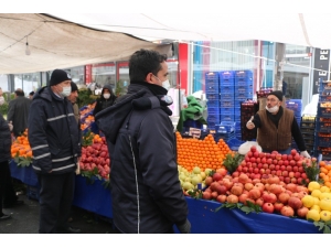 Pazar Alışverişine Daha Çok Yaşlı Vatandaşlar Çıktı