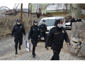 Hakkari Polisi Uyarmaya Devam Ediyor