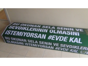 İhh Tabutla Çağrı Yaptı: "Lütfen Evde Kalın!"