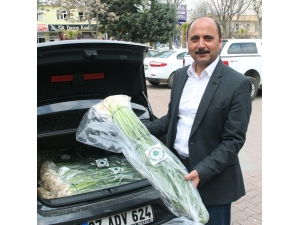 8 Belediye Başkanına 8 Koli Sarımsak
