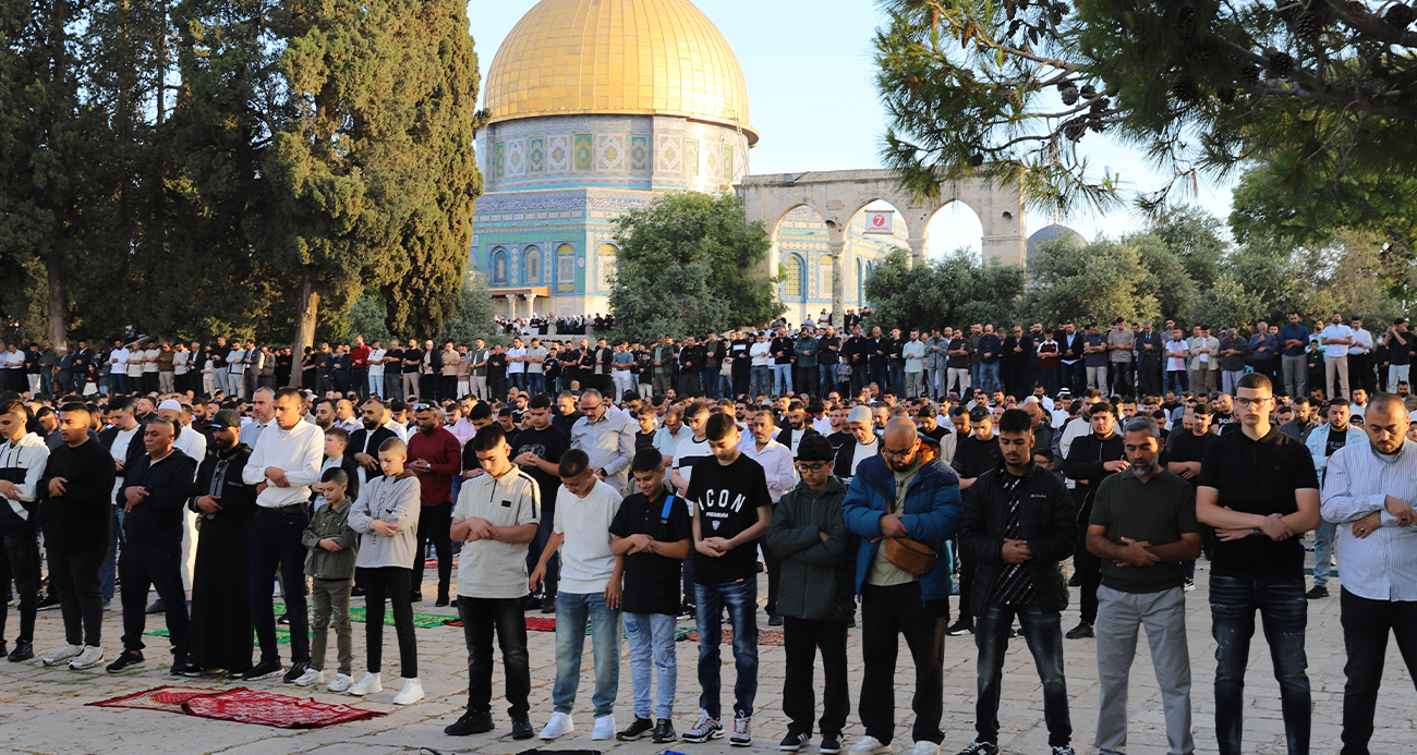 mescid-i-aksa-da-bayram-namazi-140-bin-muslumanla-kilindi