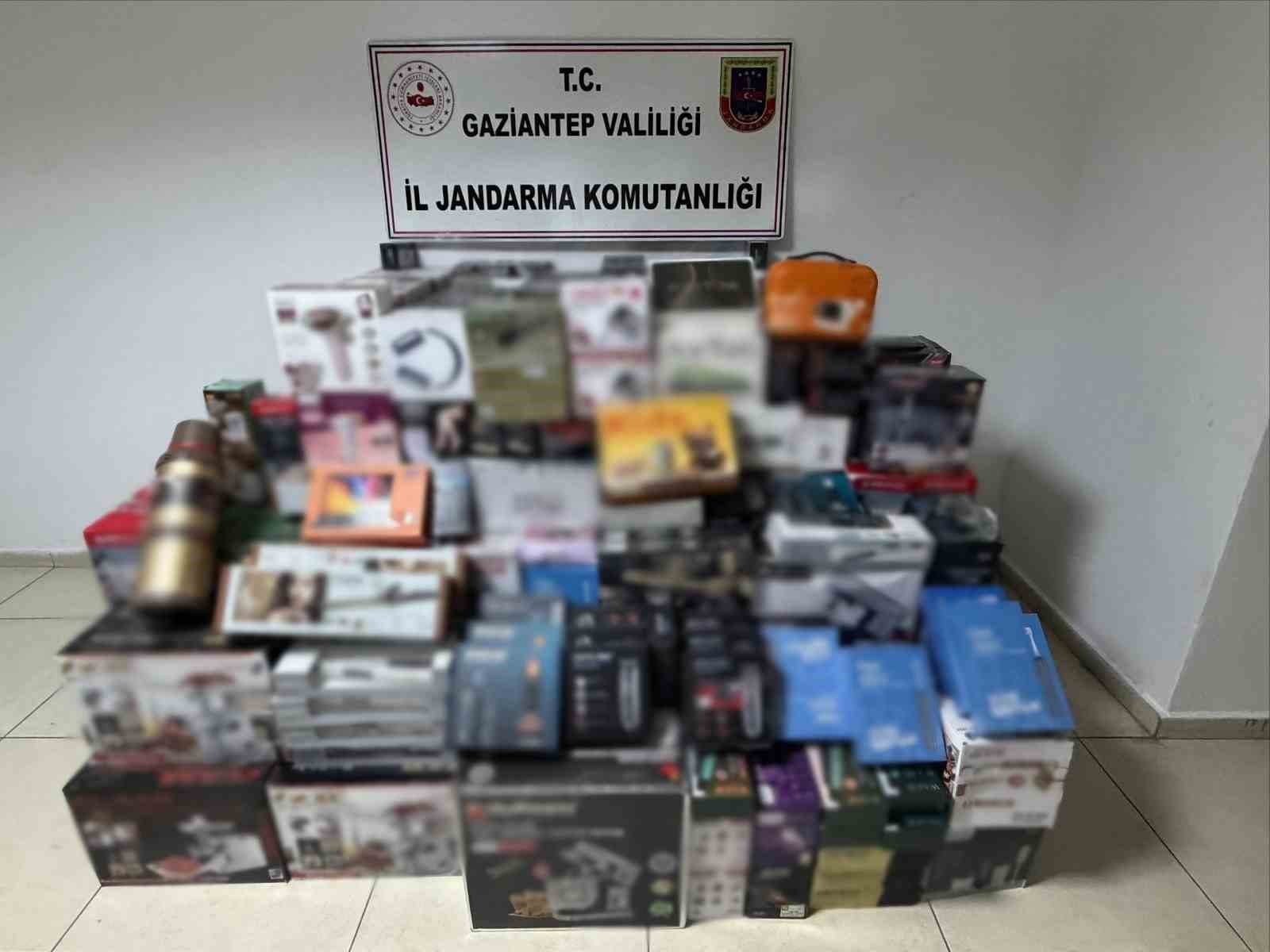 gaziantep-te-2-milyon-tl-degerinde-kacak-esya-ele-gecirildi-2-gozalti