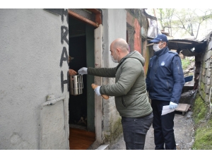 İhtiyaç Sahiplerine Sıcak Yemek Verilmeye Başlandı