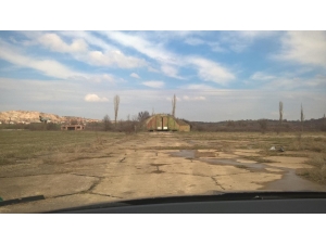 Bulgaristan, Türkiye’ye Geçmeyi Bekleyen Tırlar İçin Eski Askeri Havaalanını Parka Dönüştürüyor