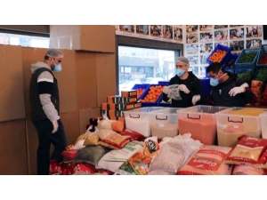 Czn Burak, Dışarıya Çıkamayan Yüzlerce Yaşlı Vatandaşa Yardım Kolisi Dağıttı