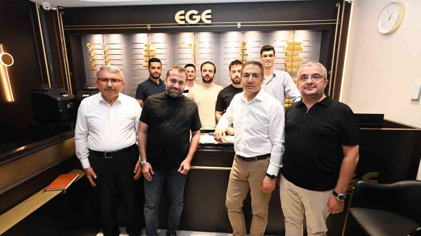 baskan-erdogan-uye-ve-esnaf-ziyaretlerine-devam-ediyor