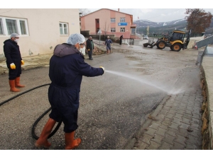 Bayburt’ta Cadde Ve Sokaklar Tazyikli Suyla Yıkanıyor